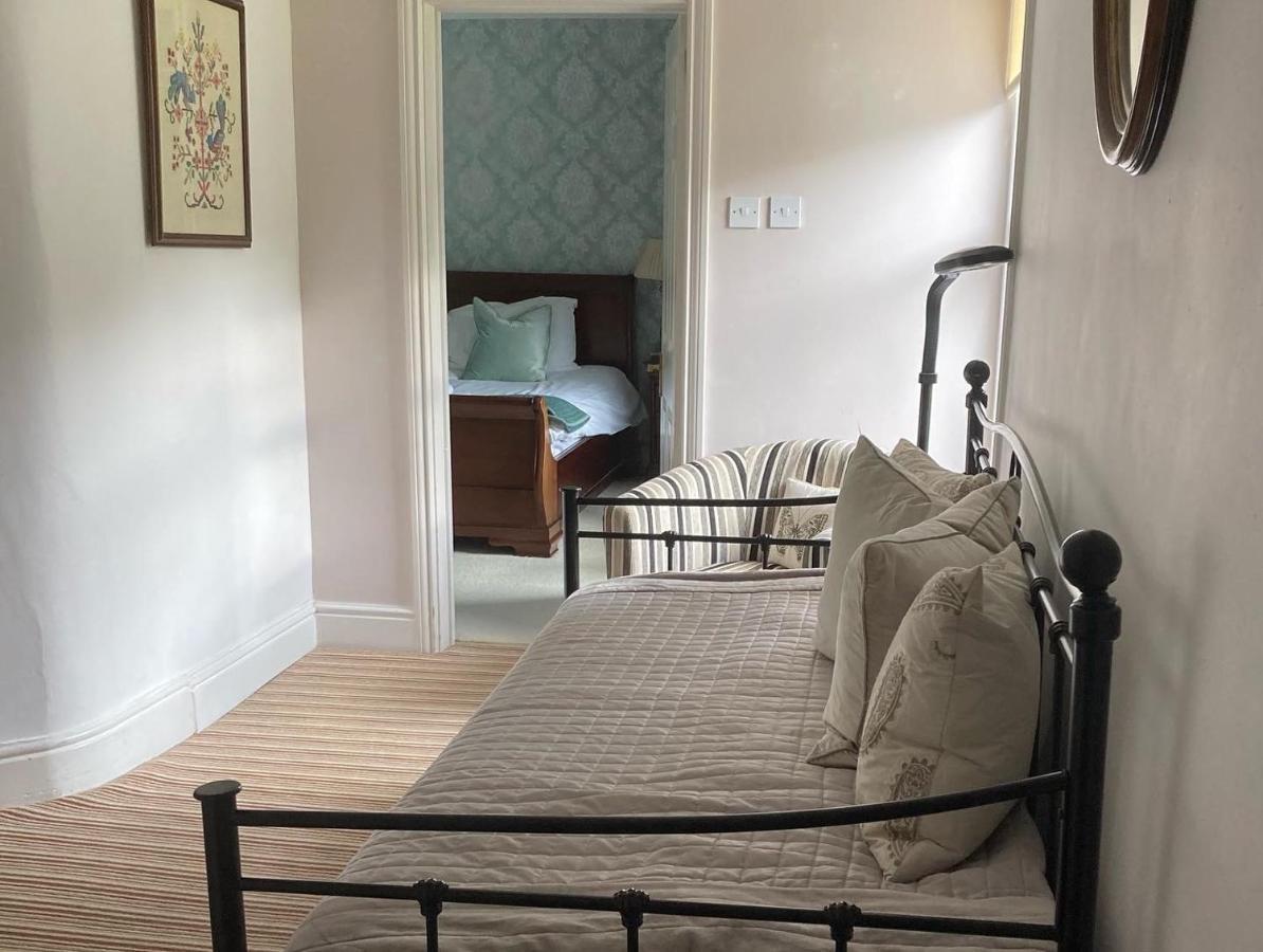 チェルトナム マルバーン ビュー Bed & Breakfast エクステリア 写真