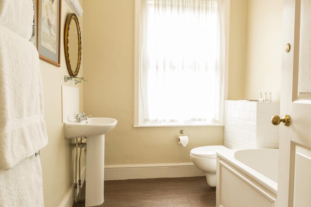 チェルトナム マルバーン ビュー Bed & Breakfast 部屋 写真